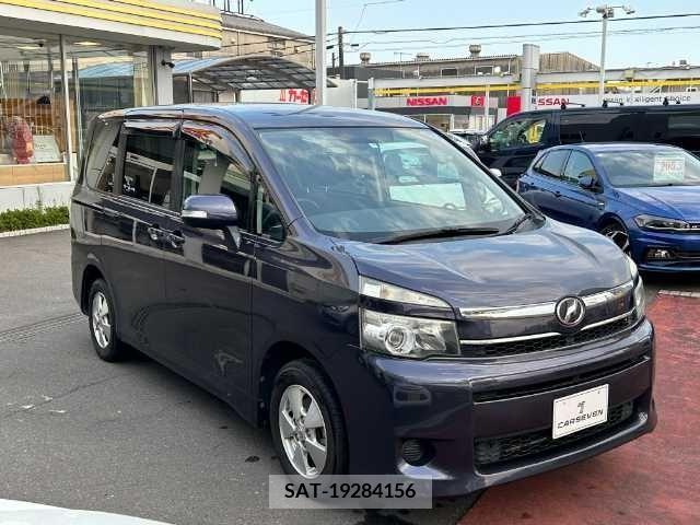 Toyota VOXY 2011-07 341390-27