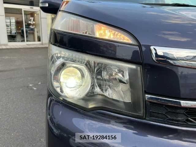 Toyota VOXY 2011-07 341390-25