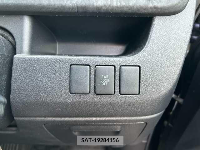 Toyota VOXY 2011-07 341390-11