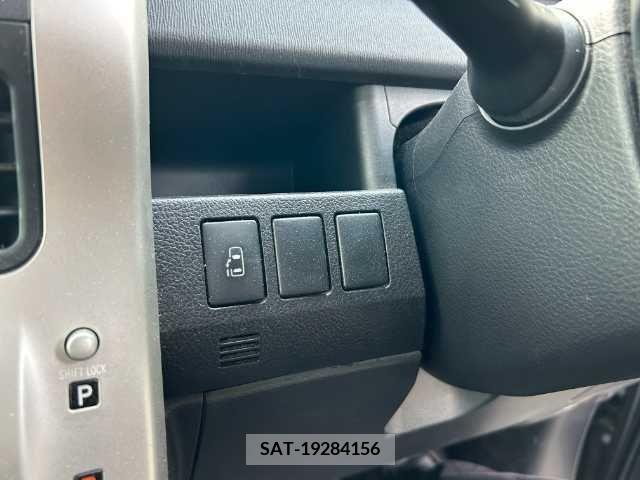 Toyota VOXY 2011-07 341390-8