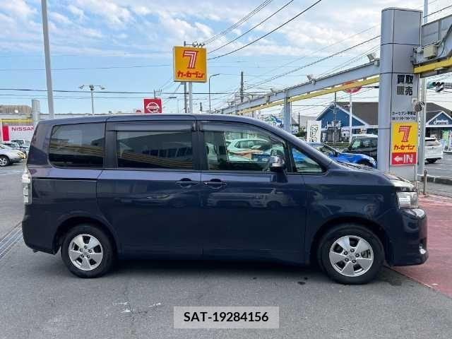 Toyota VOXY 2011-07 341390-29