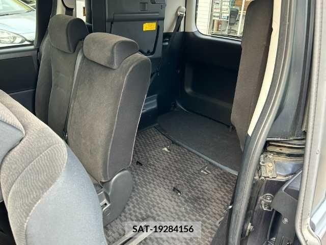 Toyota VOXY 2011-07 341390-21