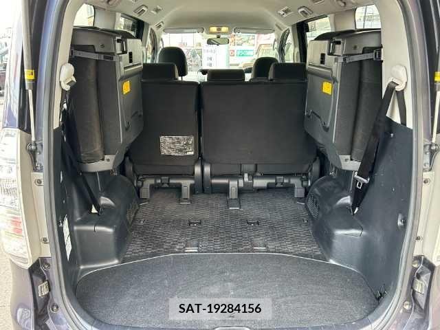 Toyota VOXY 2011-07 341390-18