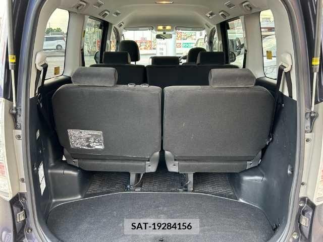 Toyota VOXY 2011-07 341390-17