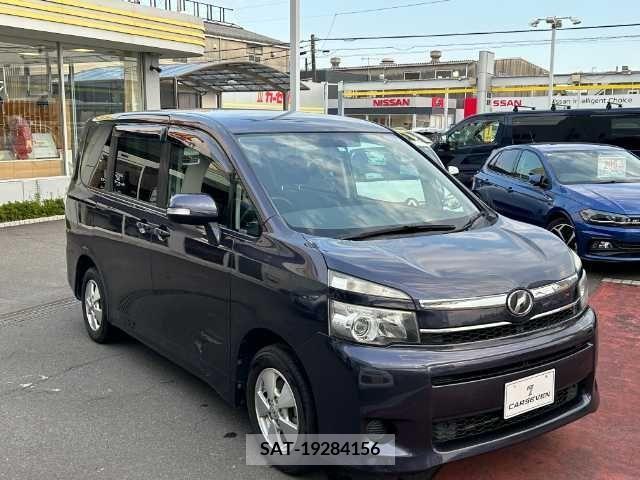 Toyota VOXY 2011-07 341390-28