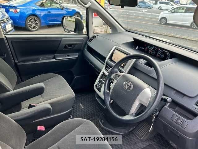 Toyota VOXY 2011-07 341390-14
