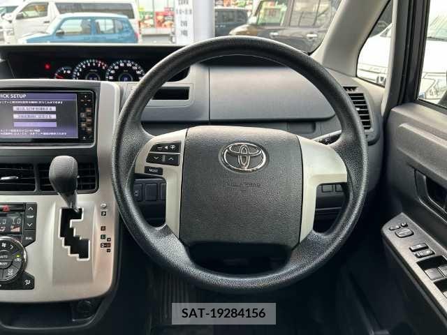 Toyota VOXY 2011-07 341390-2