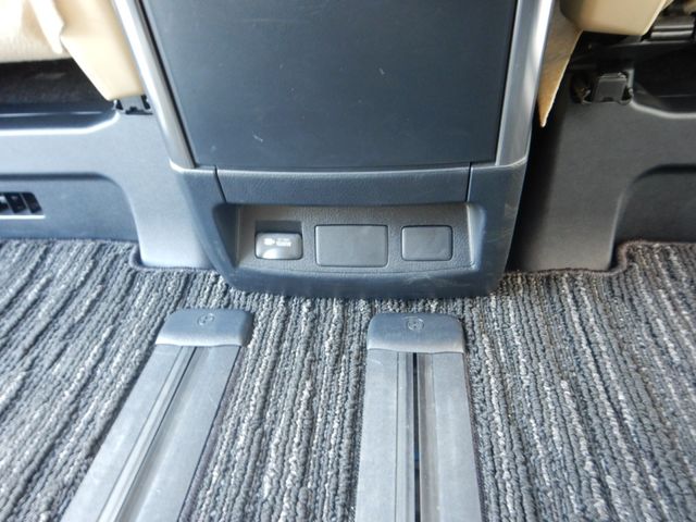 Toyota VELLFIRE 2018-04 9568-15