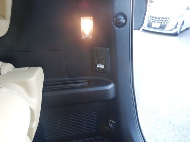 Toyota VELLFIRE 2018-04 9568-24