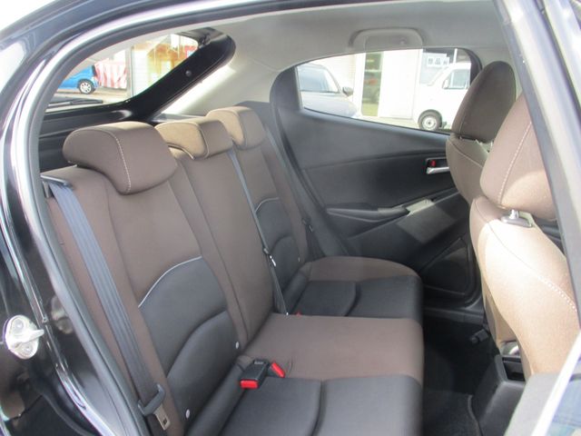 Mazda MAZDA2 2021-04 3562-11