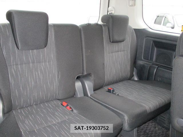 Toyota VOXY 2013-01 375043-10