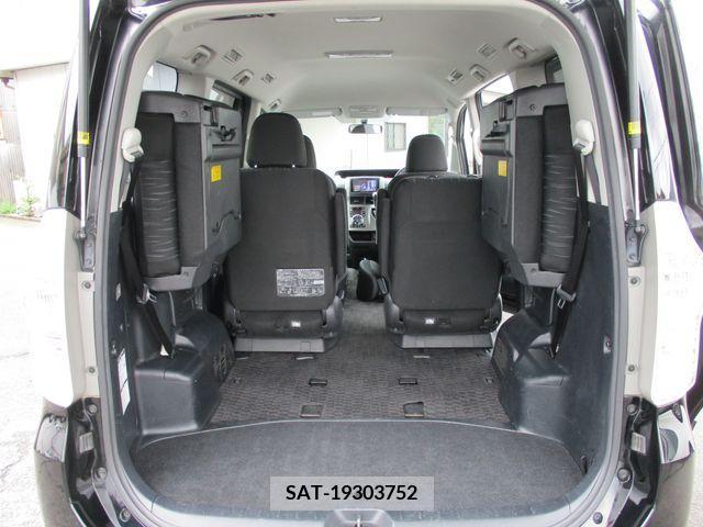 Toyota VOXY 2013-01 375043-14