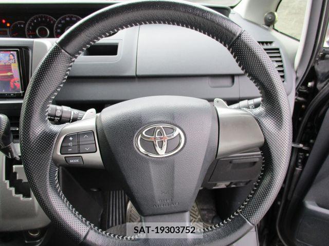Toyota VOXY 2013-01 375043-17