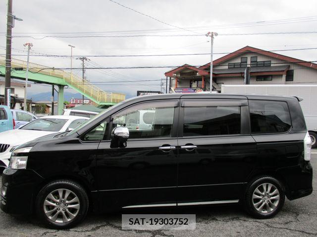 Toyota VOXY 2013-01 375043-6
