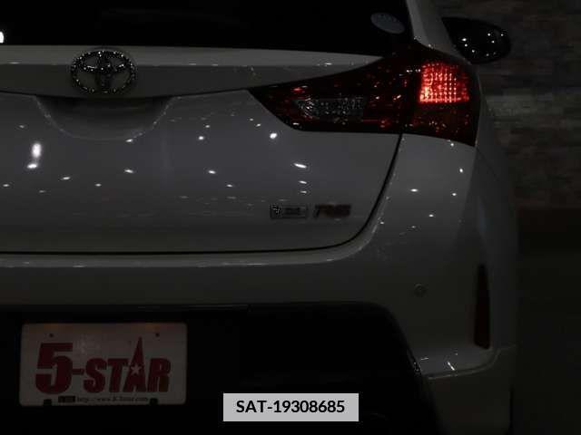 Toyota AURIS 2013-11 339005-13