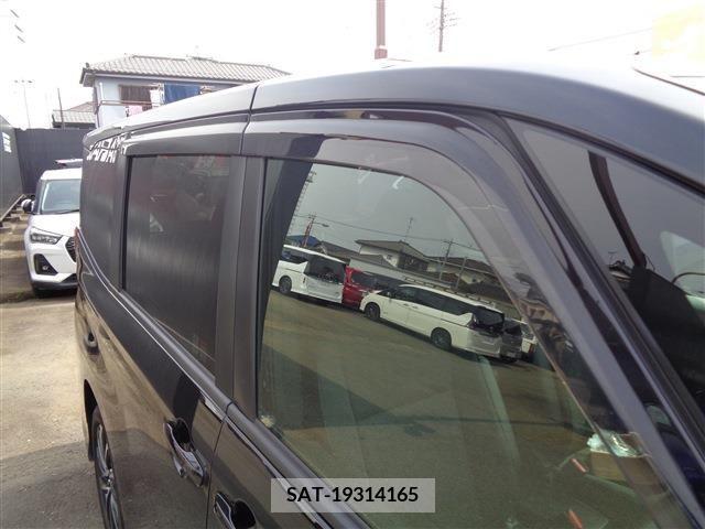 Toyota NOAH HYBRID 2022-07 332539-7