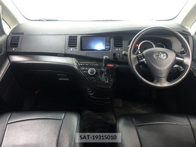 Toyota ISIS 2011-10 274369-1