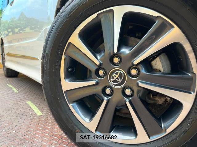 Toyota VOXY 2018-08 370281-13