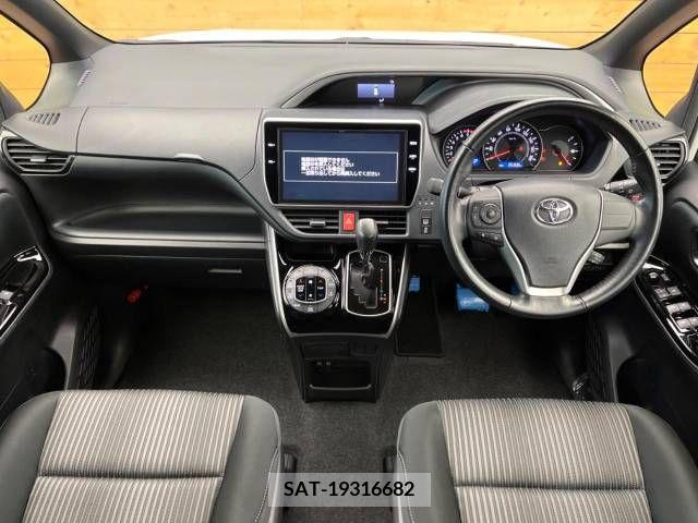 Toyota VOXY 2018-08 370281-1