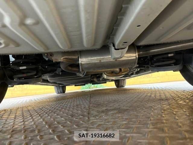 Toyota VOXY 2018-08 370281-19