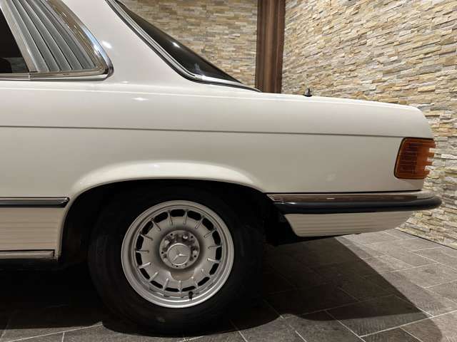 Mercedes Benz SLC 1979-03 10417-14