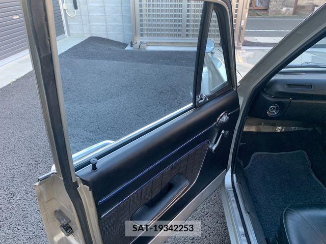 Nissan SKYLINE 1971-05 207360-18