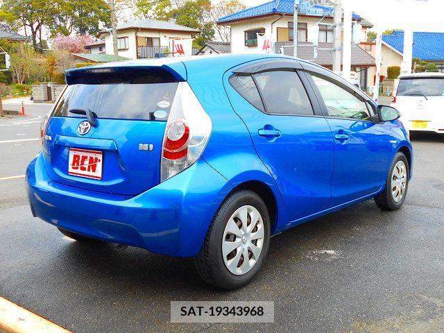 Toyota AQUA 2012-02 236782-2