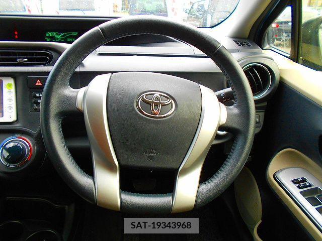 Toyota AQUA 2012-02 236782-13