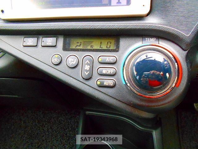 Toyota AQUA 2012-02 236782-14