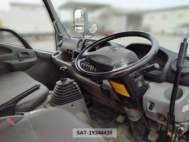 Hino DUTRO 2013-12 296680-11