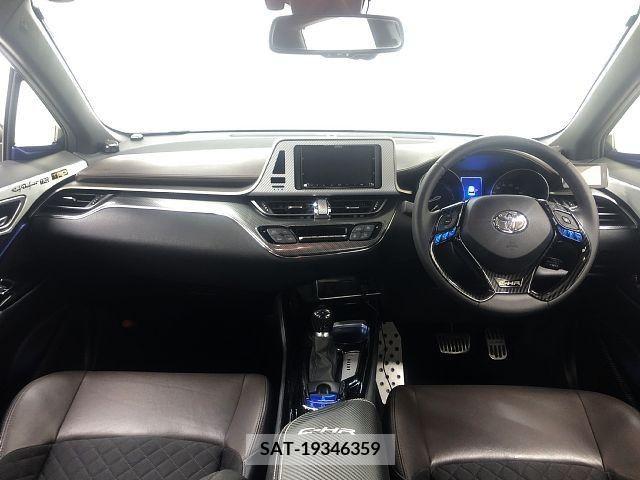 Toyota C-HR 2017-07 295477-1