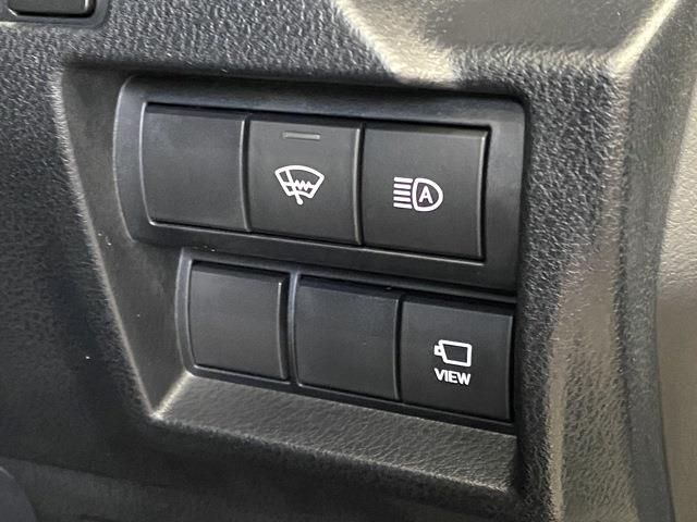 Lexus IS 2023-06 189073-18
