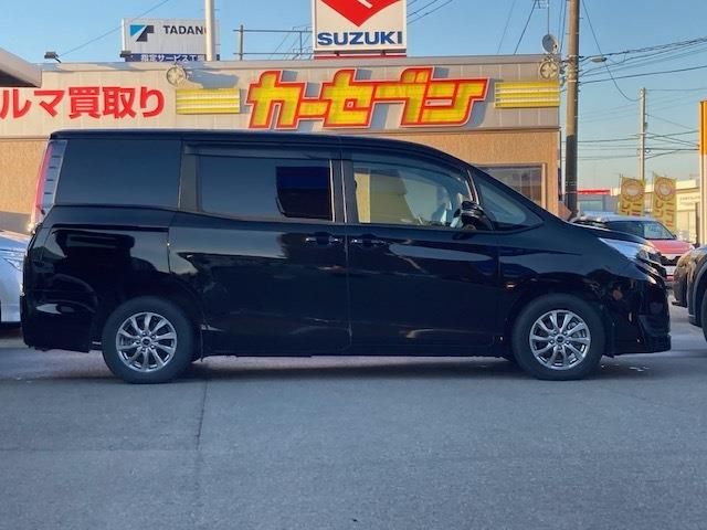 Toyota NOAH 2018-05 456-3
