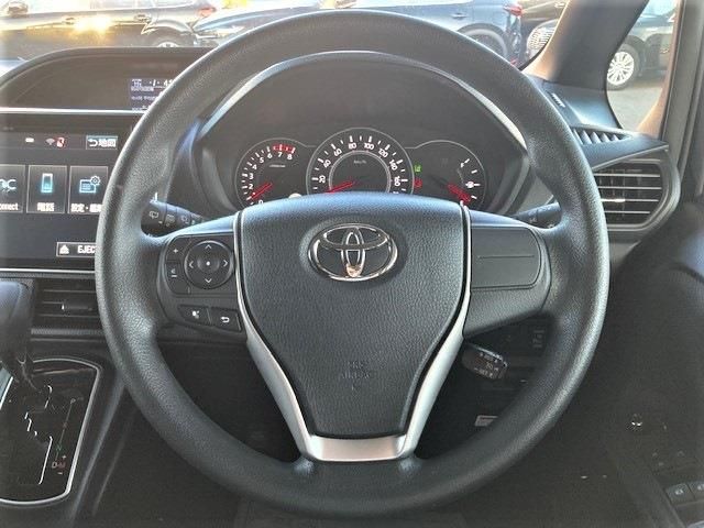 Toyota NOAH 2018-05 456-13