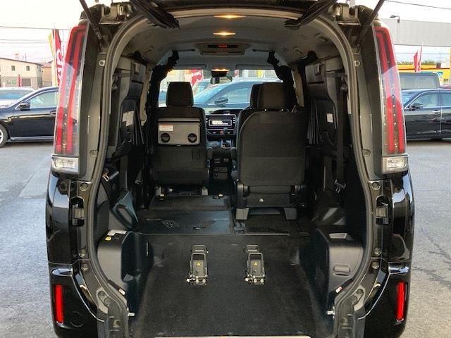 Toyota NOAH 2018-05 456-25