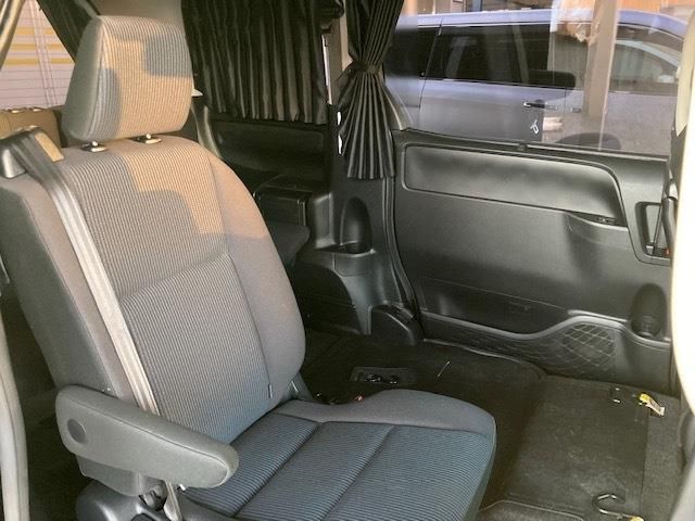 Toyota NOAH 2018-05 456-21