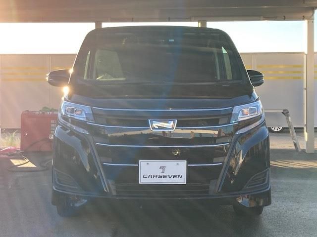 Toyota NOAH 2018-05 456-1