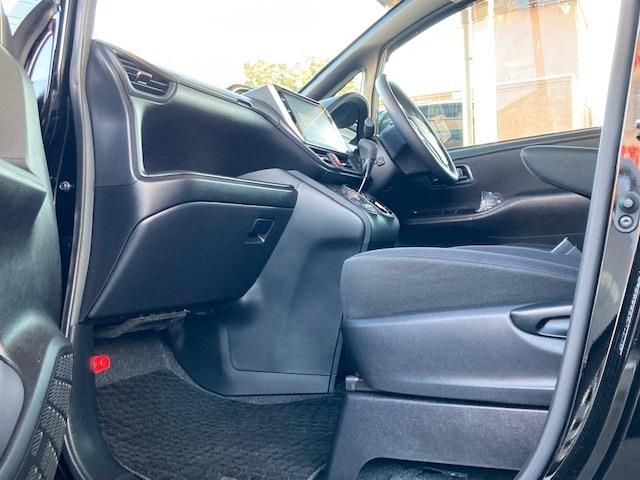 Toyota NOAH 2018-05 456-11