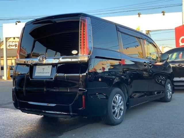Toyota NOAH 2018-05 456-4