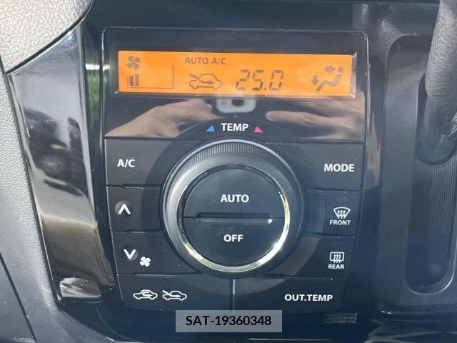 Nissan ROOX 2012-08 388450-3