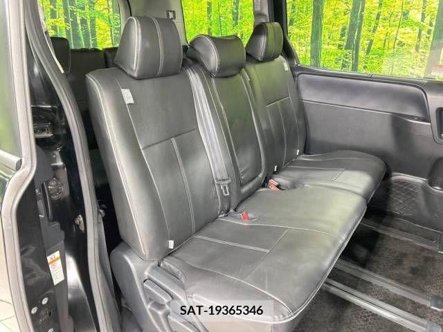 Toyota VOXY 2015-11 378325-9