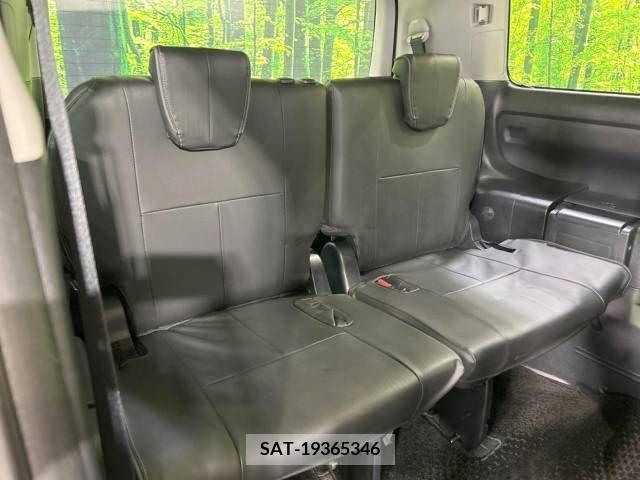 Toyota VOXY 2015-11 378325-8