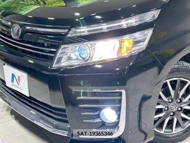 Toyota VOXY 2015-11 378325-12