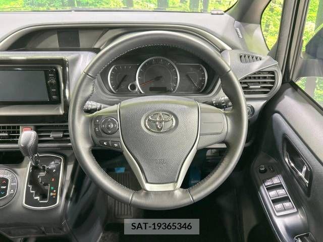 Toyota VOXY 2015-11 378325-11