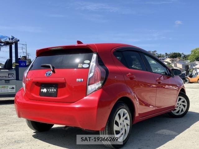 Toyota AQUA 2015-03 292054-5