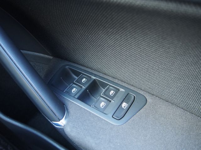 VolksWagen GOLF GTI 2017-11 183579-13