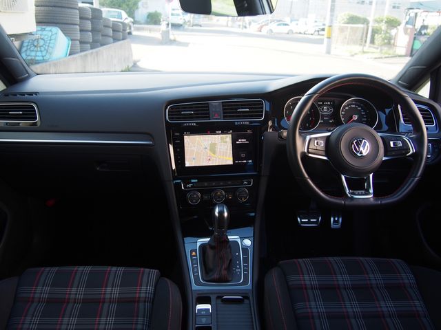 VolksWagen GOLF GTI 2017-11 183579-1