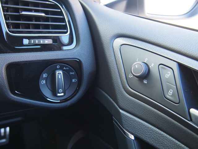 VolksWagen GOLF GTI 2017-11 183579-15