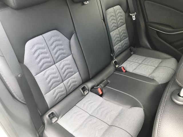 Mercedes Benz GLA-CLASS 2017-09 22306-12