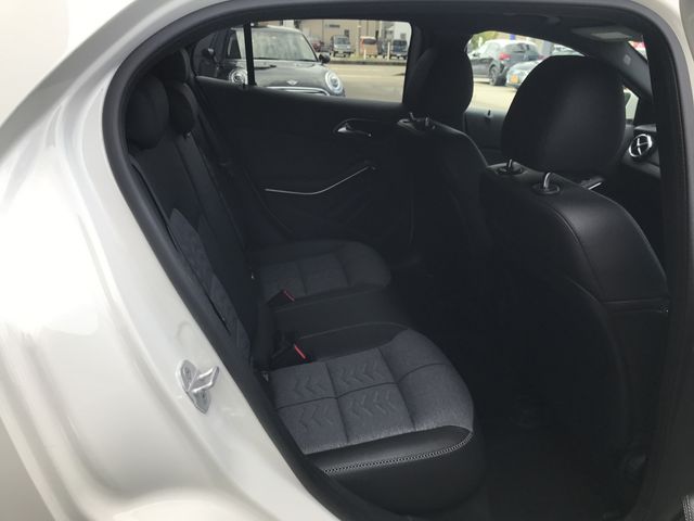 Mercedes Benz GLA-CLASS 2017-09 22306-13